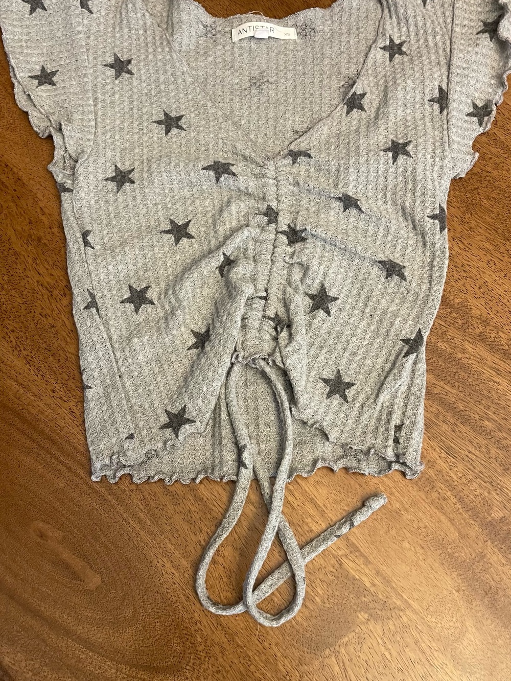 Anticor Star-Print Gray Ruched Crop Top